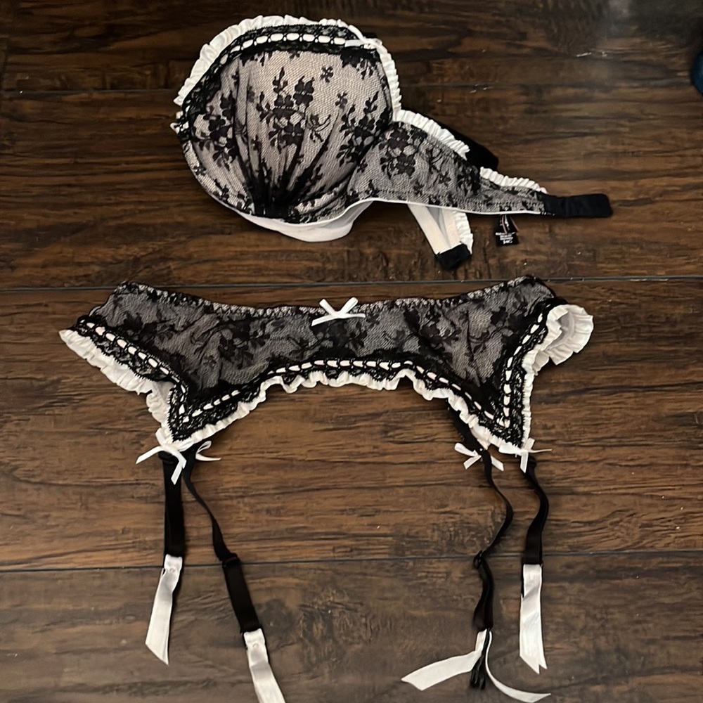 Victorias Secret padded push up and garter belt, new without tags